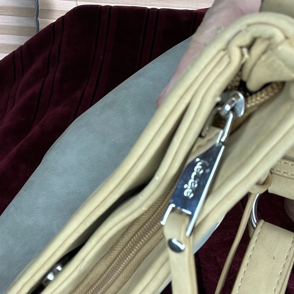 Kensie Crossbody/Shoulder Bag, Lt Gray w/tan, 12”A, 9.5”V, 3”W, Zip top & Mag T5 - Picture 5 of 12